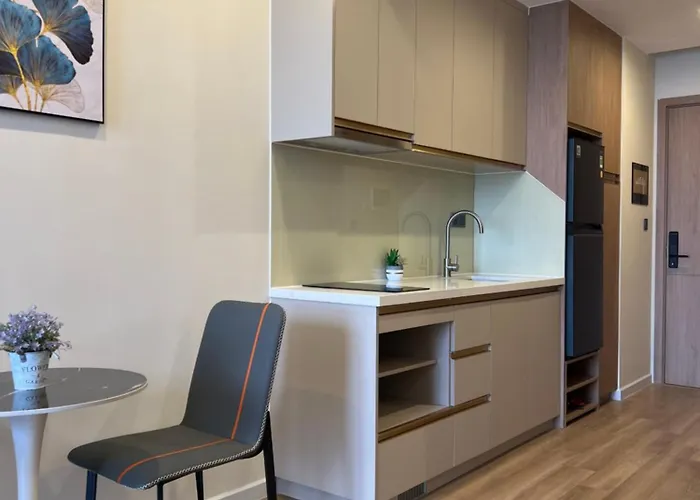 L - Bay Apartment
